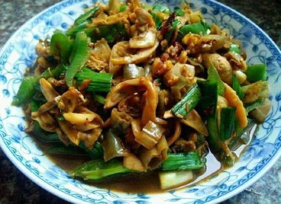 炒河蚌这样做可以让河蚌肉质鲜嫩，不老不腥！