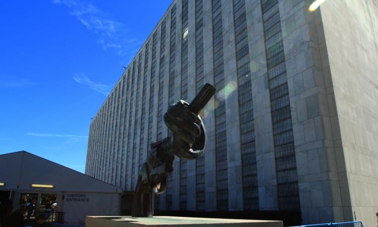 为什么联合国总部设在美国纽约