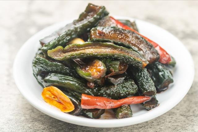 酸甜可口的黄瓜快速腌制方法（私藏20年的腌黄瓜配方）(1)