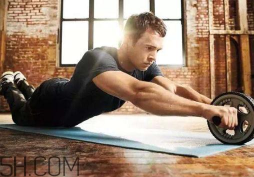 健腹轮怎么使用？健腹轮能练出腹肌吗？