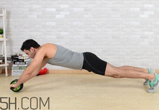 健腹轮怎么使用？健腹轮能练出腹肌吗？