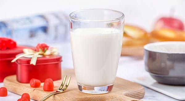 吃完饭可以喝牛奶吗?