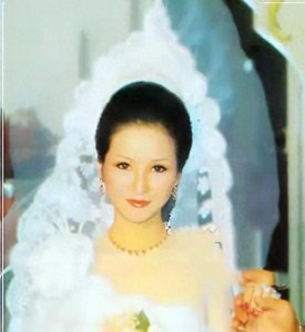 ​狄波拉年轻时的美照，获香港小姐选美冠军，长像赵雅芝，迷倒赌王