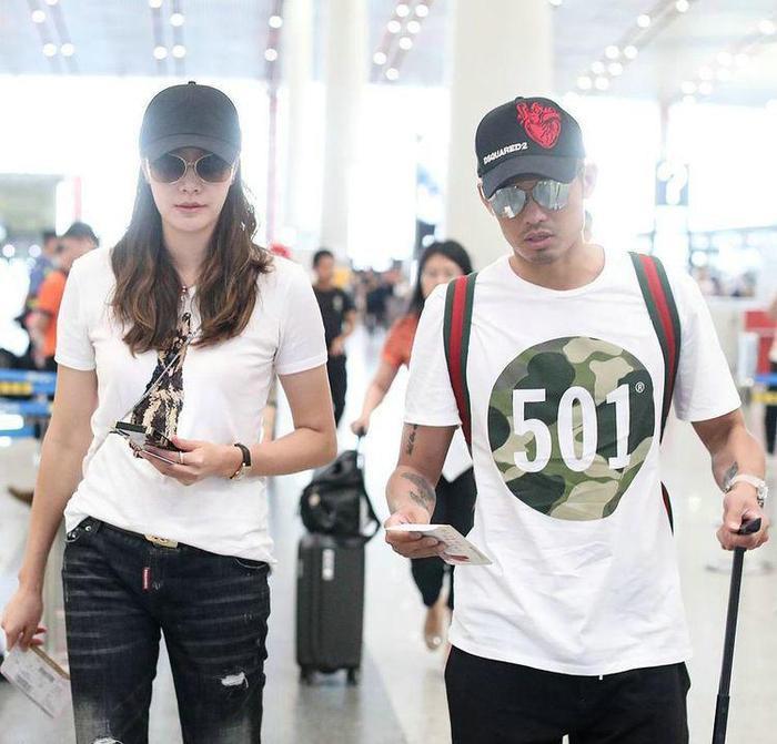 林丹和谢杏芳同框现身,一个小细节表明,林丹还是很在乎谢杏芳