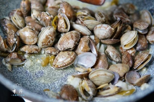花甲怎么炒比较好吃（花甲就要这样炒）(9)