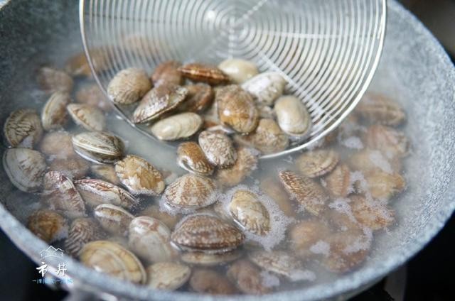 花甲怎么炒比较好吃（花甲就要这样炒）(7)