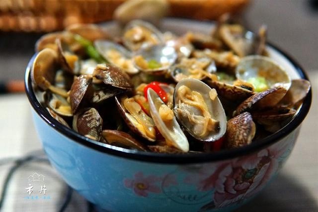 花甲怎么炒比较好吃（花甲就要这样炒）(1)