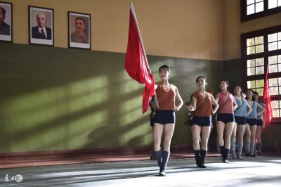 ​同样是舞蹈演员，为什么杨丽萍能成为孔雀仙子，何小萍却疯掉？