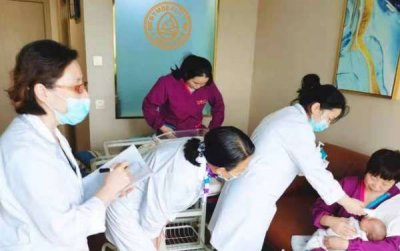 ​月子中心和月嫂的区别,产后去月子中心还是请月嫂到家里