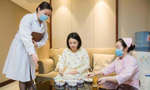 月子中心和月嫂的区别,产后去月子中心还是请月嫂到家里图4