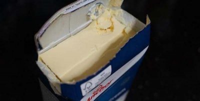 ​安佳奶油被冻硬了怎么办,淡奶油冻成冰了还能用吗