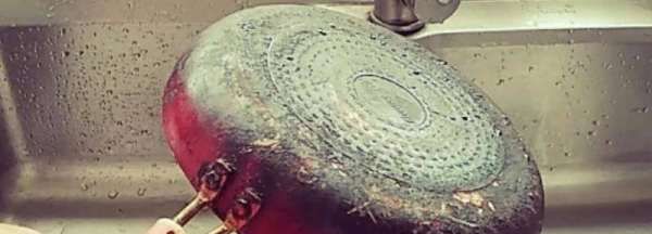 怎么去除锅底的黑糊,锅里面烧焦的黑垢怎么去除家有妙招图4