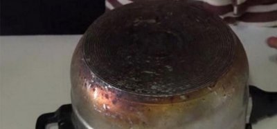 ​怎么去除锅底的黑糊,锅里面烧焦的黑垢怎么去除家有妙招