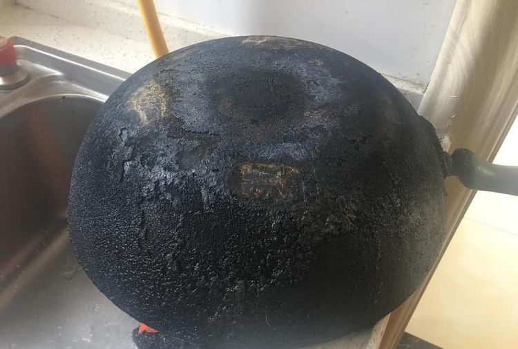 锅底烧糊的黑垢怎么去除小妙招视频
