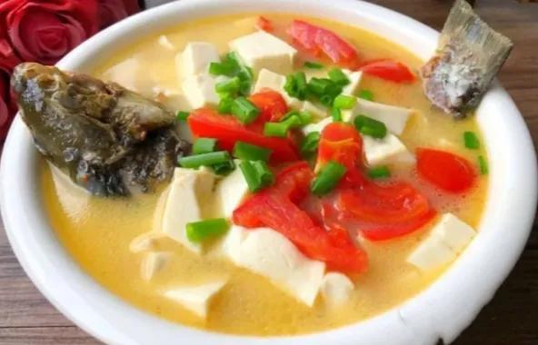 鱼汤怎么做才好喝营养又简单（鱼汤这样做营养又美味）(1)