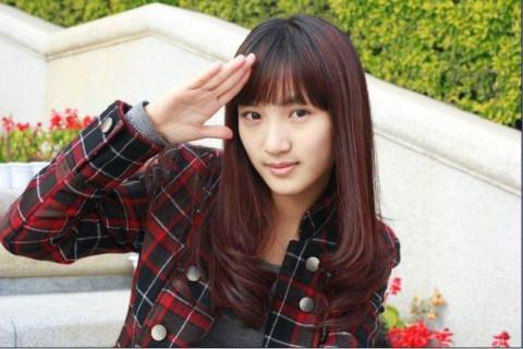 一个女生说你很幽默，高情商男生都这样回复