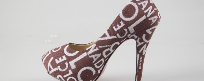 高跟鞋前面挤脚怎么办 尖头-尖头鞋子挤脚怎么办