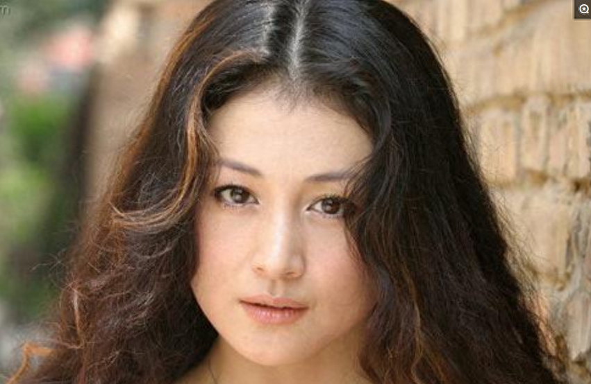 赵本山46岁的小姨子风韵犹存