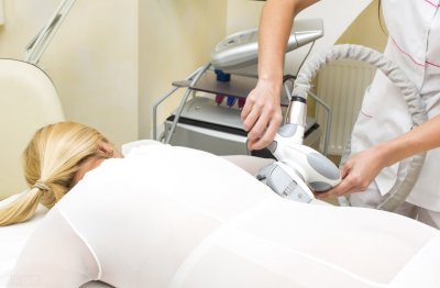 ​脂肪瘤怎么办（脂肪瘤会自己消失吗？出现这3种情况，最好是手术切除）