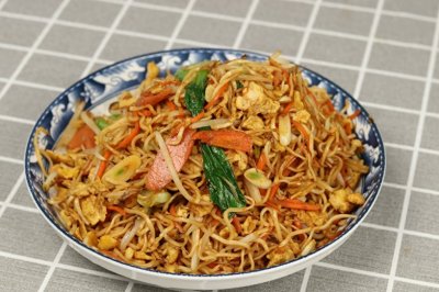 ​炒面的家常做法(炒面不要再买着吃了，自己在家做，5分钟就能吃，比外面买的好