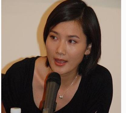 与大11岁老戏骨结婚，生孩子后立刻离婚，现前夫娶妻她却单身