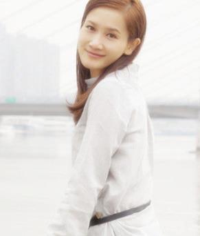 与大11岁老戏骨结婚，生孩子后立刻离婚，现前夫娶妻她却单身