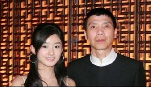 赵丽颖的父母身份曝光，父亲的职业原来是这个，让人肃然起敬