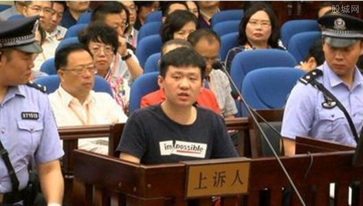 自认“拖累儿子”的苏银霞，害了不少人