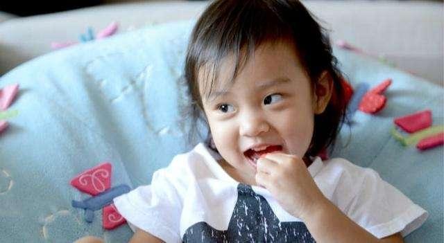 她们是台湾“最美”双胞胎，2岁时红遍网络，如今女大十八变