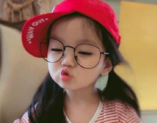 她们是台湾“最美”双胞胎，2岁时红遍网络，如今女大十八变