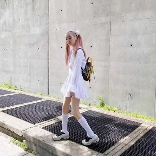 拥有一头粉头发之前，先要学会穿搭！