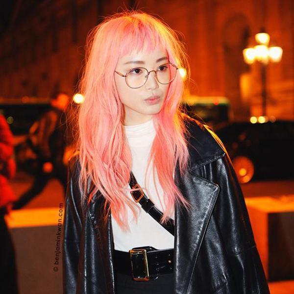 拥有一头粉头发之前，先要学会穿搭！