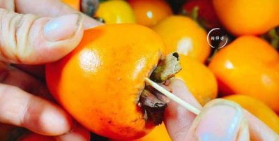 ​柿子发涩如何处理，熟透的柿子还是很涩怎么办？超级不解的，已经熟透了的柿子