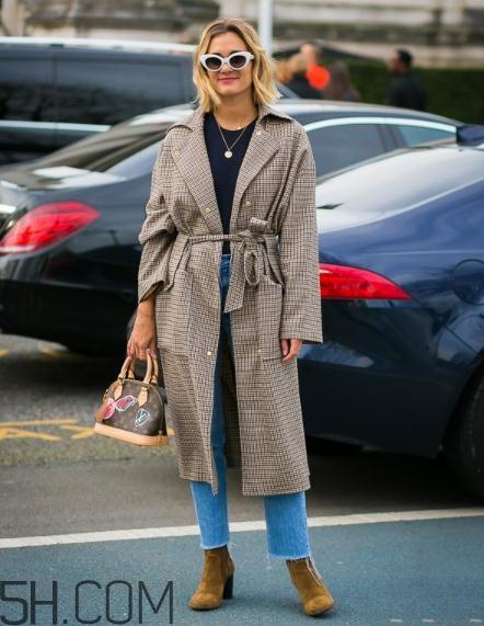 棕色格子大衣怎么搭配?棕色格子大衣搭配图片 棕色格子大衣怎么搭配?棕色格子大衣搭配图片