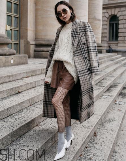 棕色格子大衣怎么搭配?棕色格子大衣搭配图片 棕色格子大衣怎么搭配?棕色格子大衣搭配图片