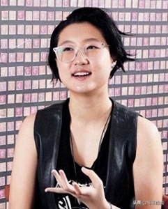 ​成龙女儿吴卓林的心碎故事：父亲的缺席让她走上这条绝路！