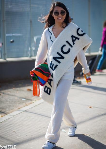 皮草披肩怎么搭配？分分钟撩倒男神