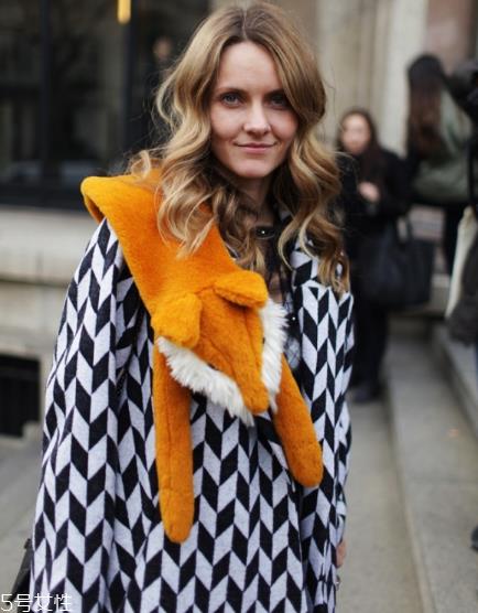 皮草披肩怎么搭配？分分钟撩倒男神