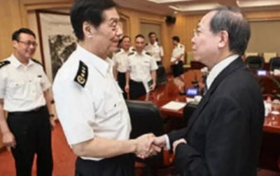 ​香港保安局长和警务处长谁大