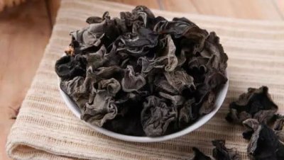 ​吃黑木耳有什么好处（吃木耳能“减肥、降三高、清肺”？挑选木耳、吃木耳要知