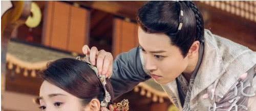 花不弃：陈煜坠崖被他救了借机假死，一年后和不弃重逢隐居！