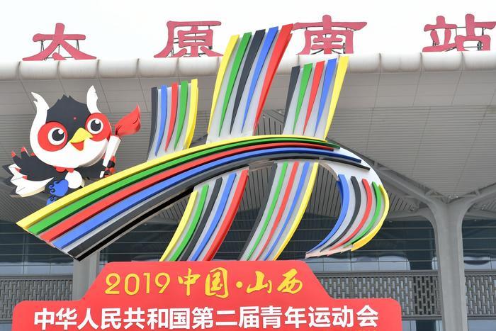 二青会志愿者：打造最靓丽的城市“风景线”