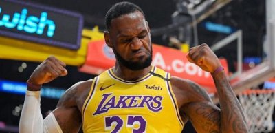 ​篮球场上，小前锋的位置以及打法