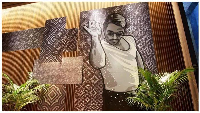 被中国抖音捧红的“撒盐哥”被批“太坑”？为何评论褒贬不一？