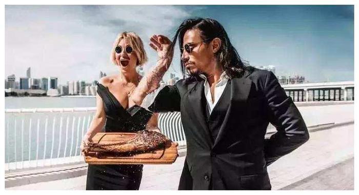 被中国抖音捧红的“撒盐哥”被批“太坑”？为何评论褒贬不一？