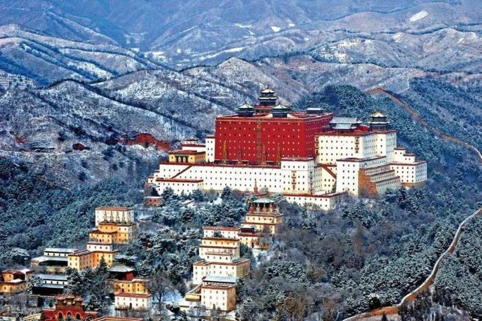 河北除了避暑山庄，还有一座“小布达拉宫”，由14000两黄金打造