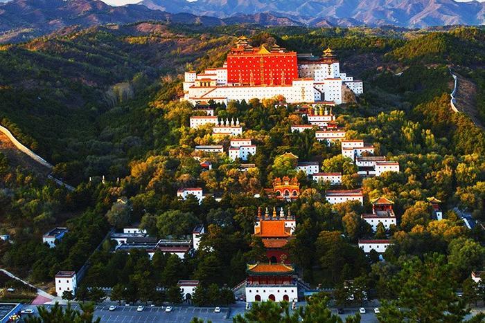 河北除了避暑山庄，还有一座“小布达拉宫”，由14000两黄金打造