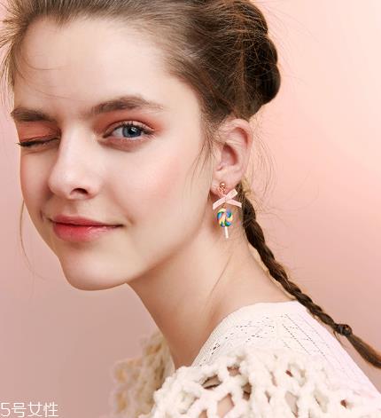 今年流行什么耳环 成就不一样的你