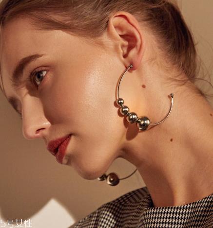 今年流行什么耳环 成就不一样的你