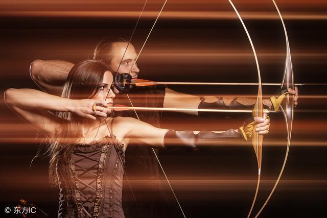 女面试官：一个人的腰上挂把弓剑，猜一个字！小伙妙答被录用！